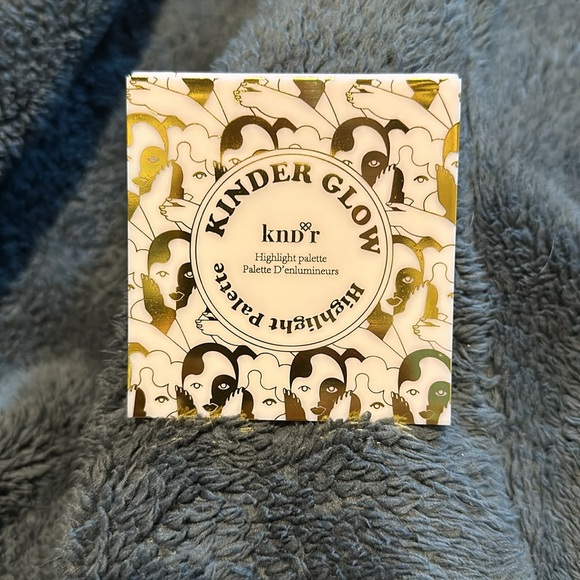 Kndr Beauty Kinder Glow Highlight Palette - Picture 2 of 3